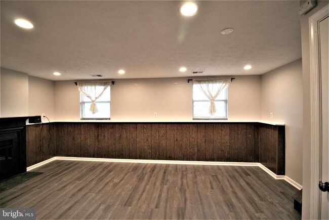 Building Photo - 507 Smoketree Ct