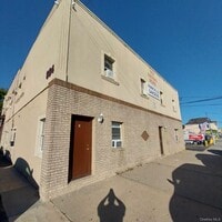 Building Photo - 884 Nassau Rd