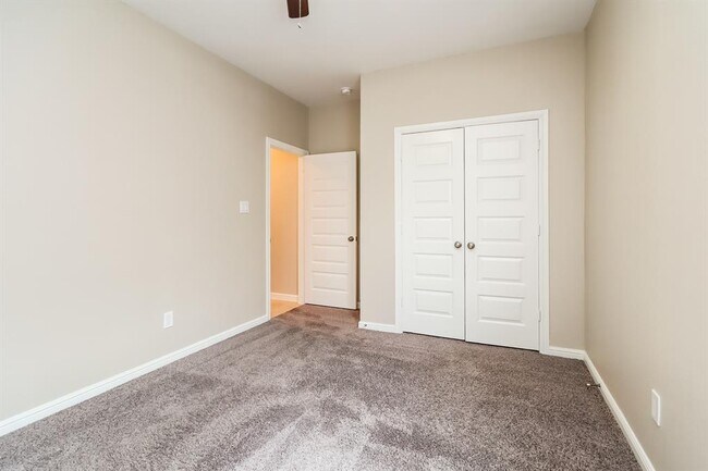 Building Photo - 8102 Cliffside Terrace Ct