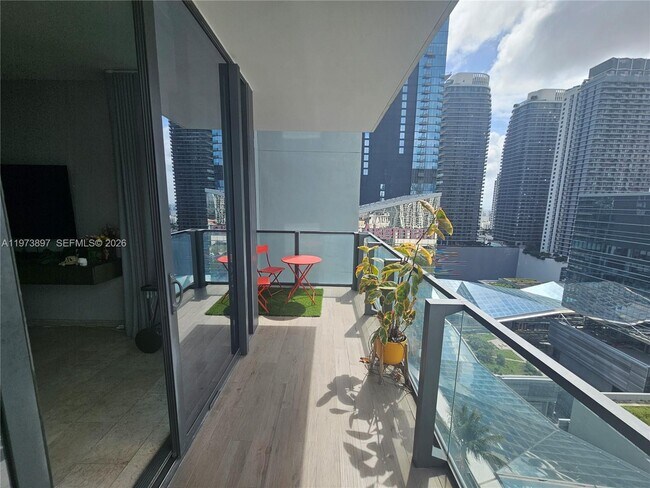 Building Photo - 68 SE 6th St