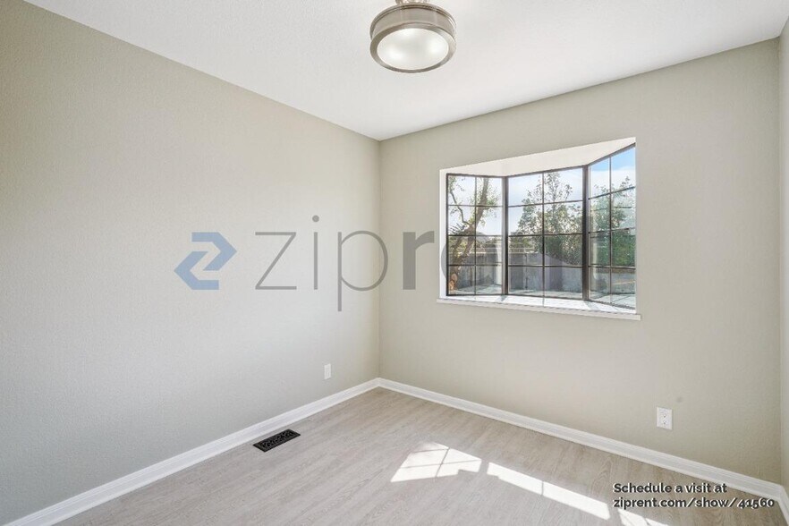 Building Photo - 225 Moana Pl