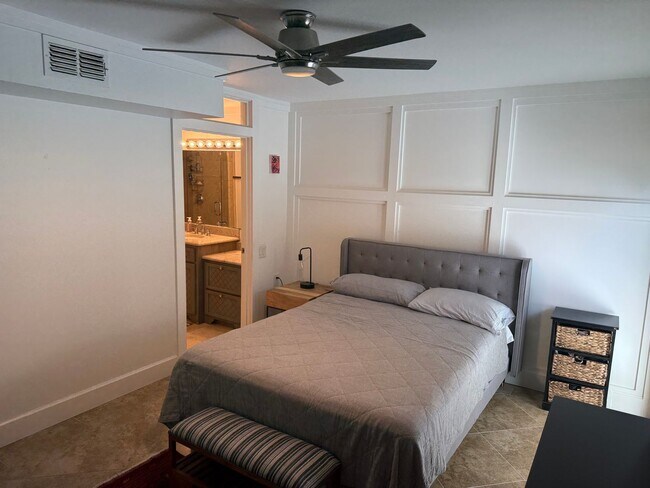 Building Photo - Stunning Updated 3 Bedroom in Fort Walton Beach!