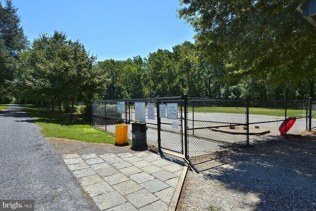 Building Photo - 300 Hilltop Ln