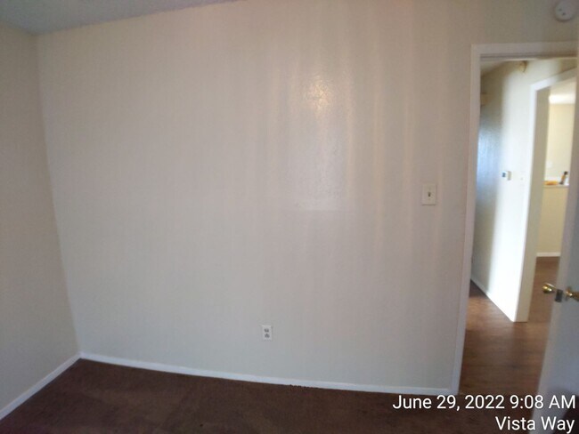 Building Photo - Apartment