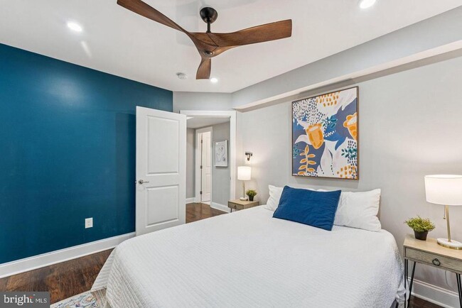 Building Photo - 718 Jackson St NE