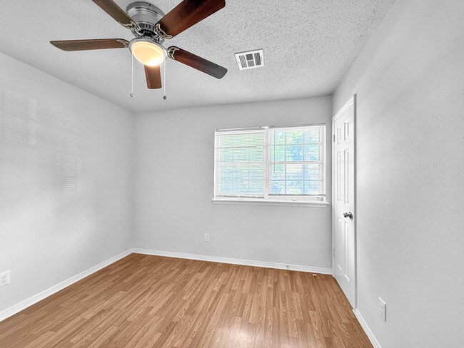 Building Photo - 4325 Prairie Ln