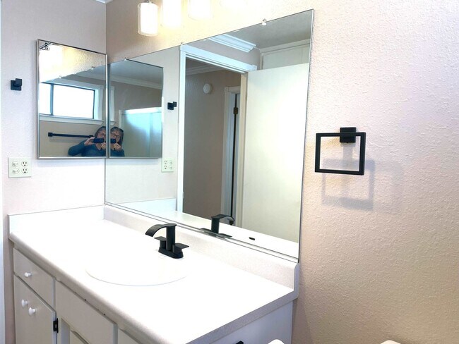 Building Photo - 3 bedroom, 2 bath home in Lake Wildwood, P...