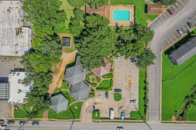 Building Photo - 3801 SW Triana Blvd