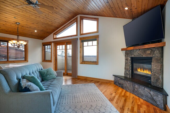 Primary Photo - 150 Adams St