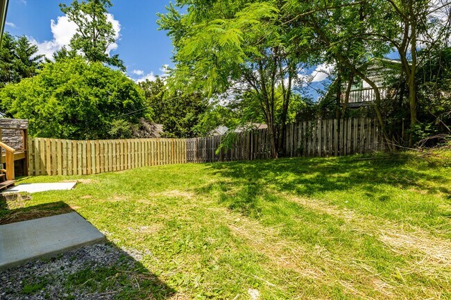 Building Photo - 910 Windlau Ct