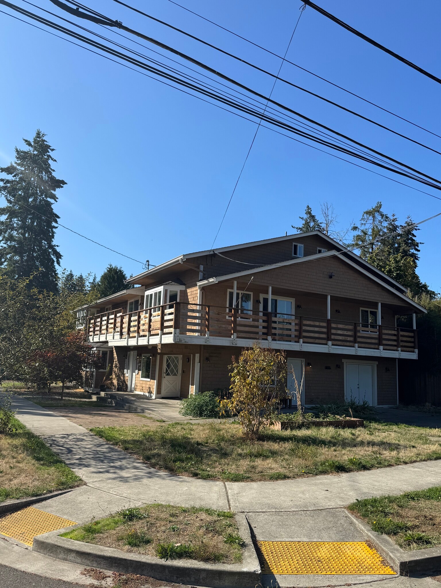 Large corner house in a quiet neighborhood - 14705 31st Ave NE