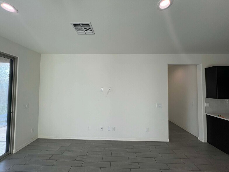 Building Photo - 1647 N Hester Trl