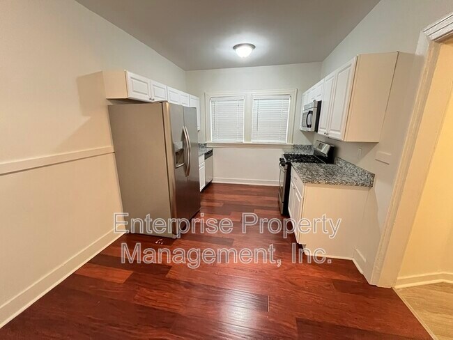 Building Photo - 2360 Forest Ave