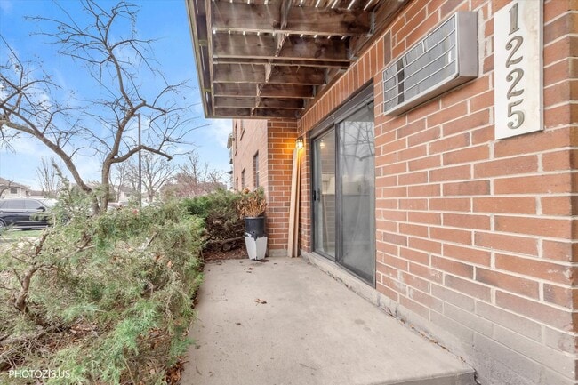 Building Photo - 1225 N Winslowe Dr