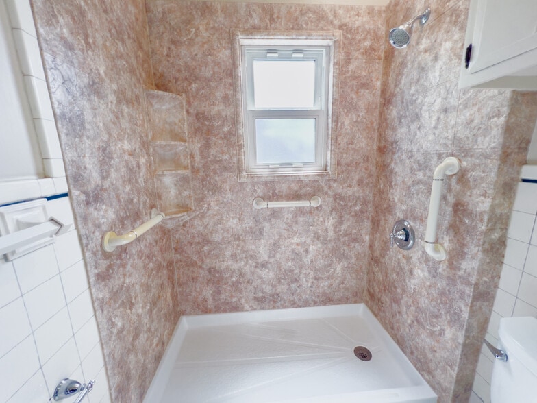 Building Photo - 464 Shasta Dr