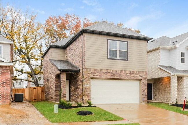Building Photo - 1307 Ester Ln