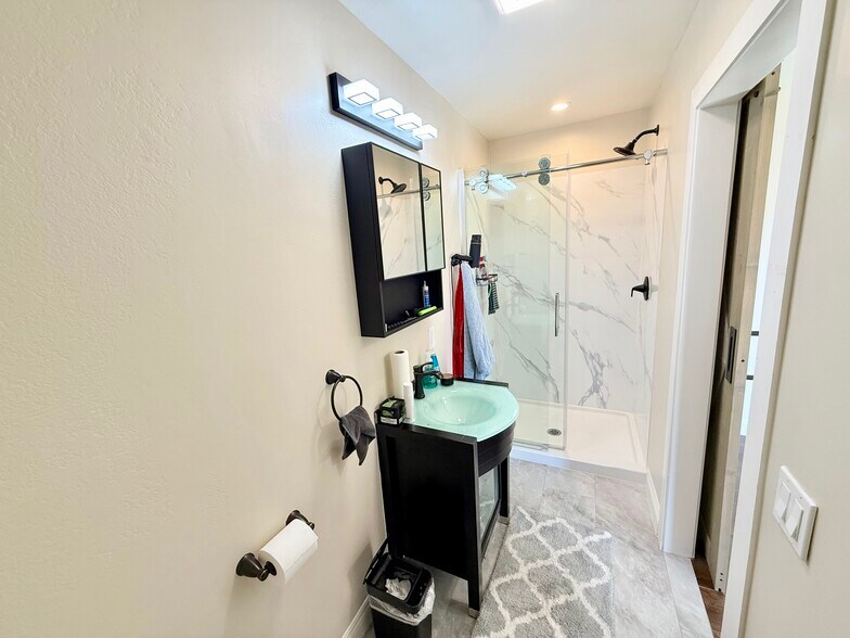 Master Bathroom 2 - 26431 Via Lara