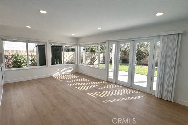 Building Photo - 9872 Kings Canyon Dr