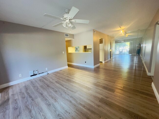 Building Photo - 13771 Oneida Dr