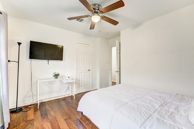 Building Photo - 2720 Truxillo St