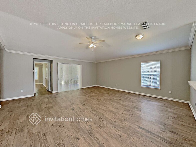 Building Photo - 1800 Ferncreek Dr