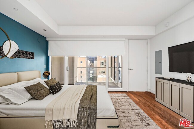 Building Photo - 6250 Hollywood Blvd