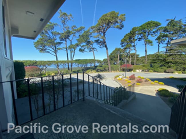 Building Photo - Amazing Views from this 3-Bedroom 3 Bath C...