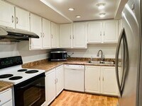 Building Photo - Spacious 2Bd/2Bath Condo located in The Ri...