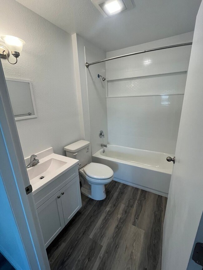 Building Photo - Clean and Quiet 1 Bedroom/1 Bath  in SENIOR COMPLEX Section 8 Accepted