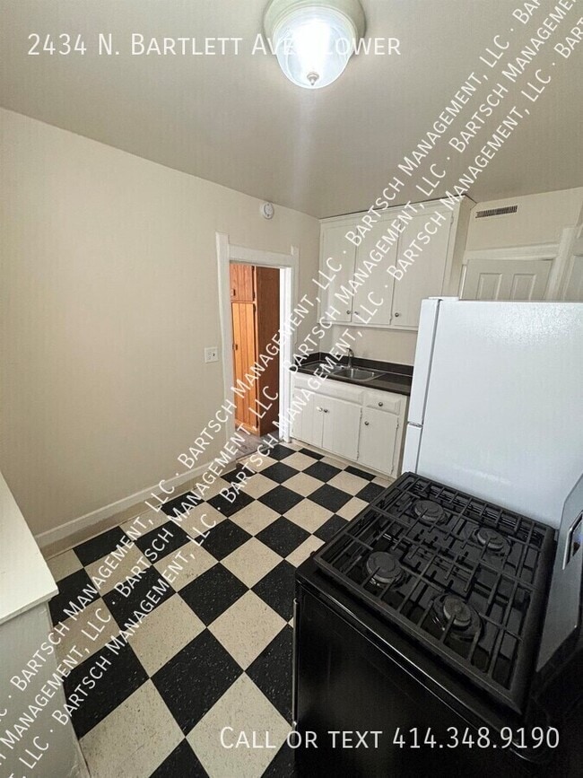 Building Photo - 2434 N Bartlett Ave