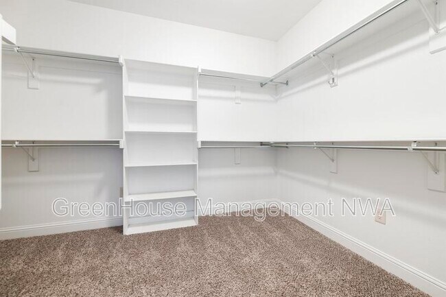 Building Photo - 4402 SW Alfalfa Ave