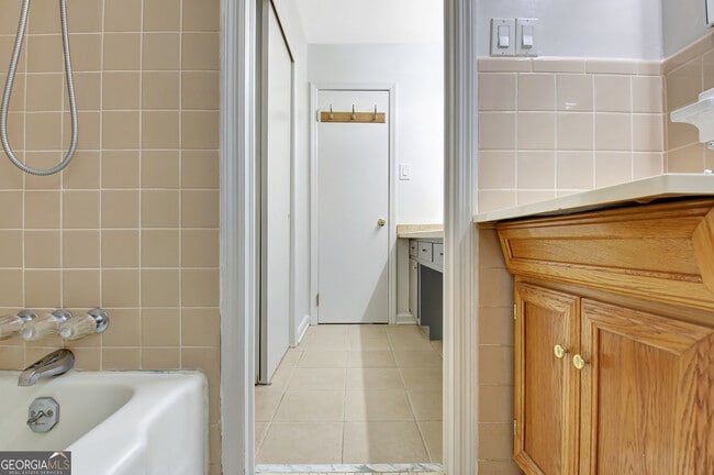 Building Photo - 500 Circle Dr