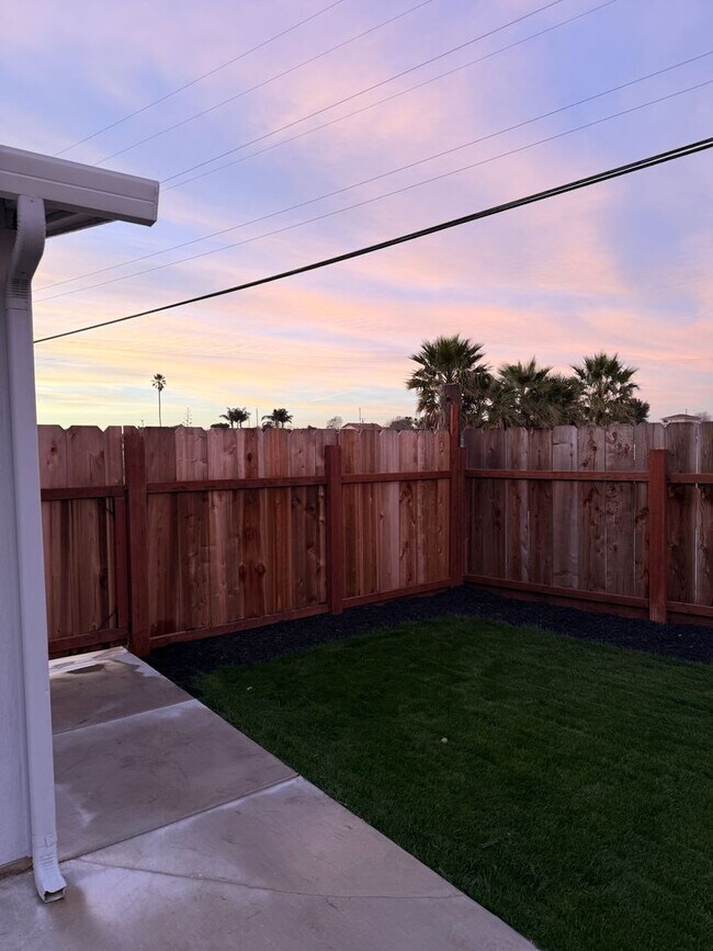 Building Photo - Bolsa Knolls NEWLY UPDATED 3 Bedroom / 2 Bathroom House w/ Fenced Yard & Laundry Hookups