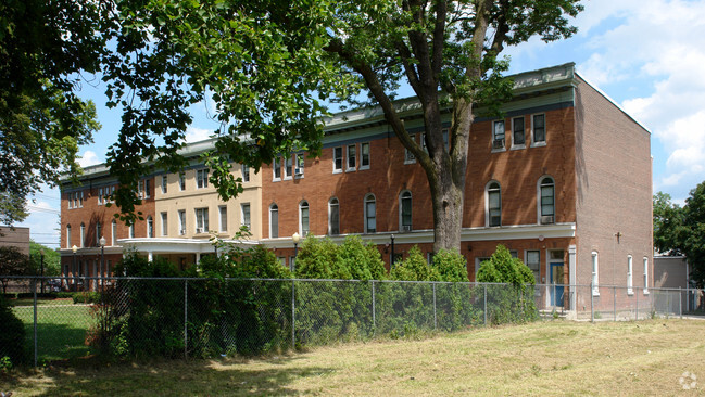 Building Photo - Clinton Court