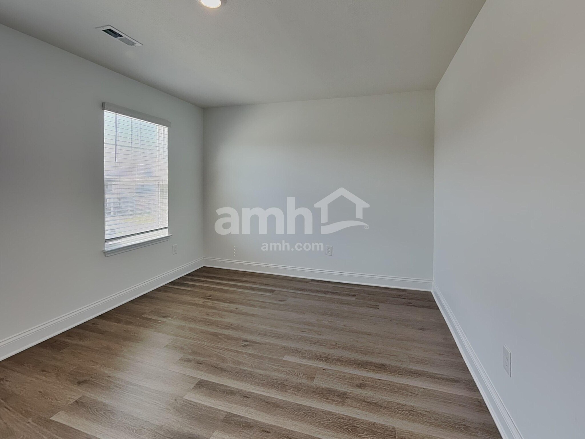 Building Photo - 9016 Henley Ave