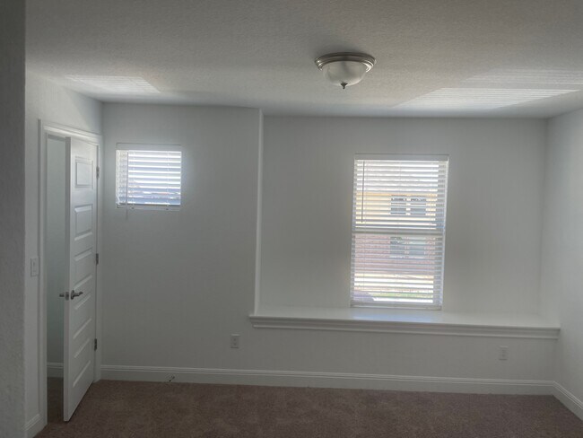 Building Photo - 300 Staunton Dr