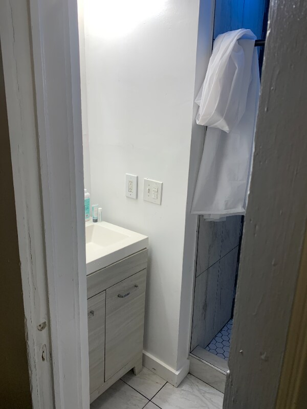 Building Photo - 732 N Victor Ave