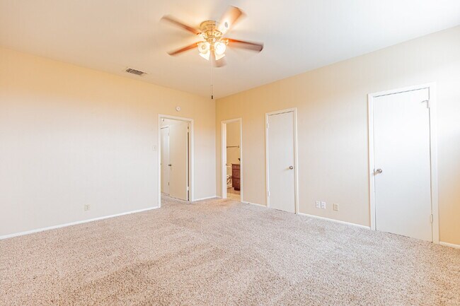 Building Photo - 3678 Hidden Dr