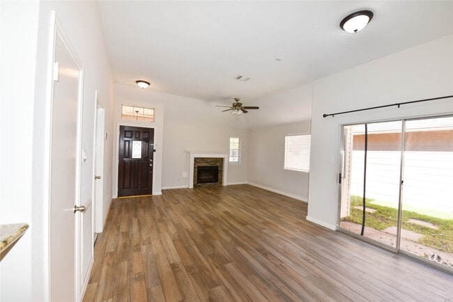 Building Photo - 8558 Laurel Trails Dr