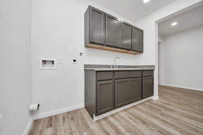 Building Photo - 7021 Canal St