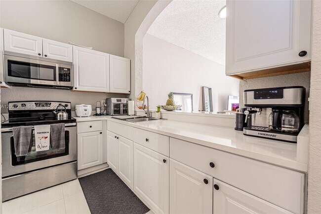 Building Photo - 10297 SW 162nd Ct
