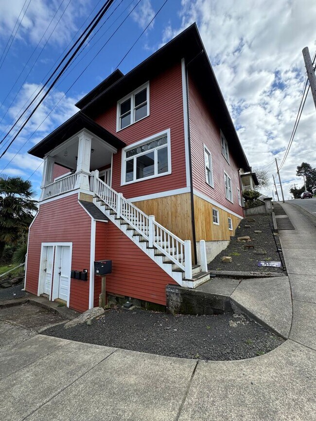 Building Photo - 811-813 Franklin Ave.