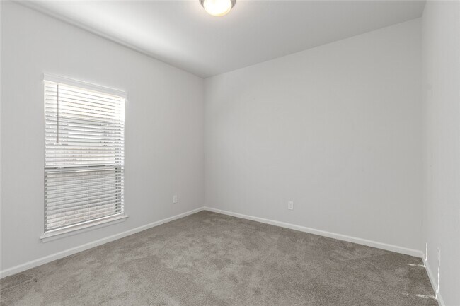 Building Photo - 5030 Morrison Dr