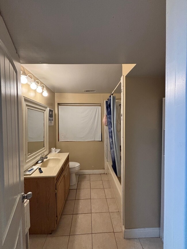 Building Photo - 2350 S 385 W