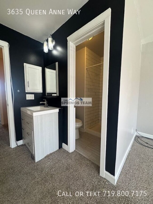 Building Photo - 3635 Queen Anne Way