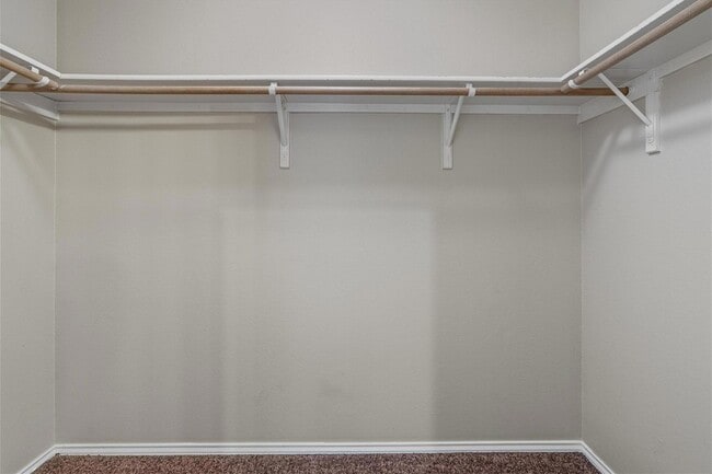 Building Photo - 1404 River Oak Dr