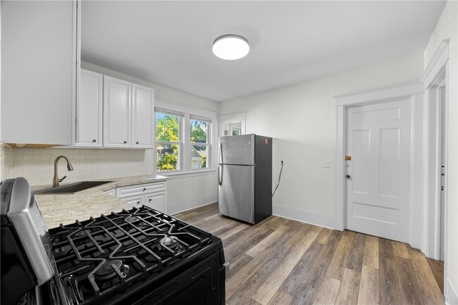 Building Photo - 15-17-17 Roosevelt St