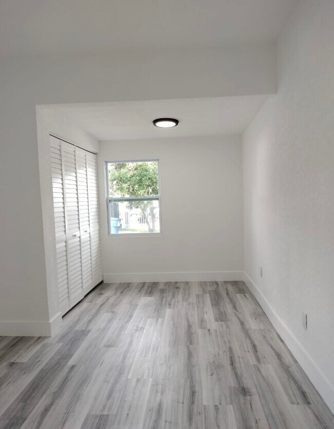 Building Photo - 1062 NW 25th St