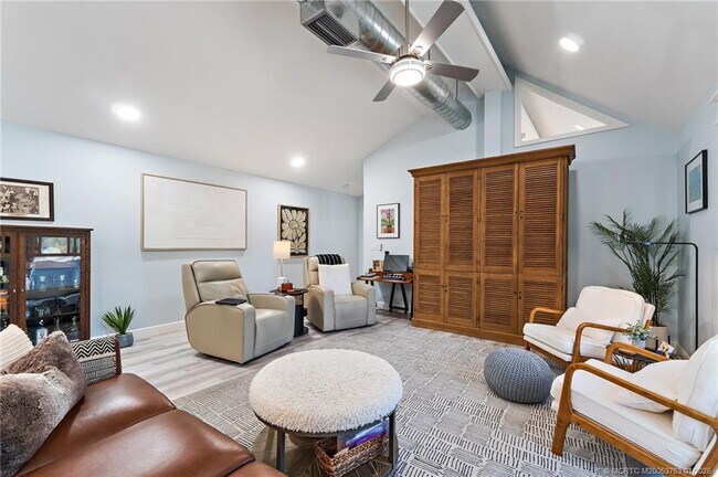 Building Photo - 310 SE Denver Ave