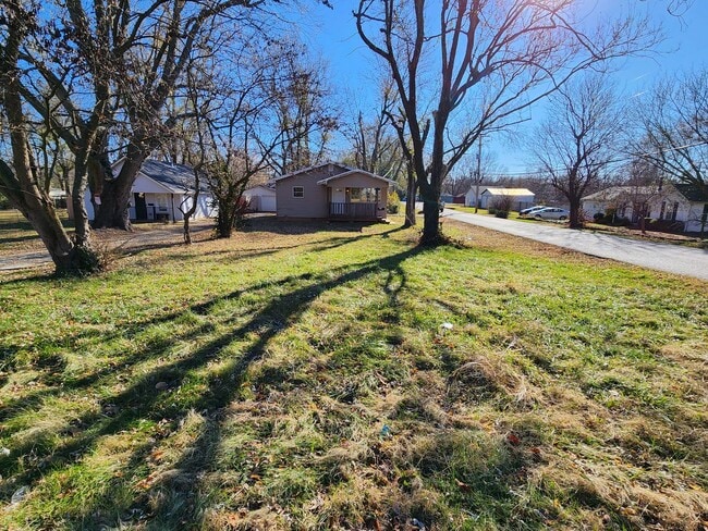 Building Photo - Spacious 3-Bedroom, 1-Bathroom Home AVAILABLE NOW!!